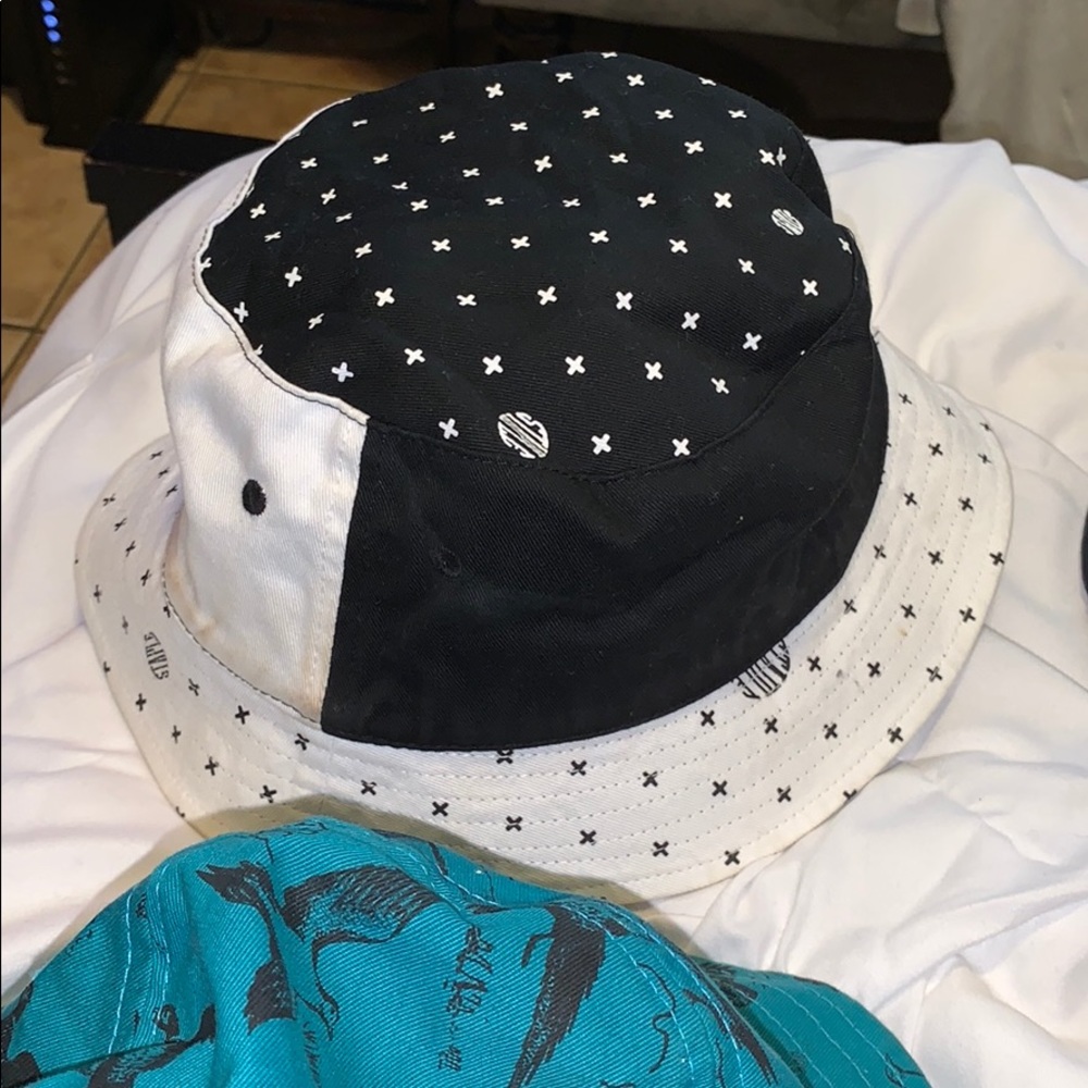 Bucket hats - Picture 3 of 6